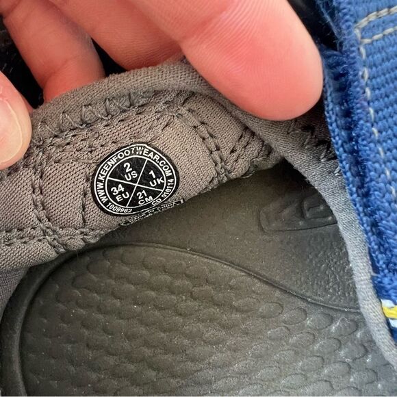 KEEN Newport H2 Sandals Youth Size 2 Blue hiking outdoor waterproof closed toe - Picture 5 of 5